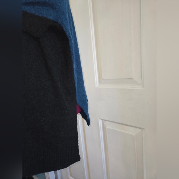 Athleta Transit Merino Wool Blend Colorblock Turtleneck Teal/Black Sweater - Picture 8 of 17